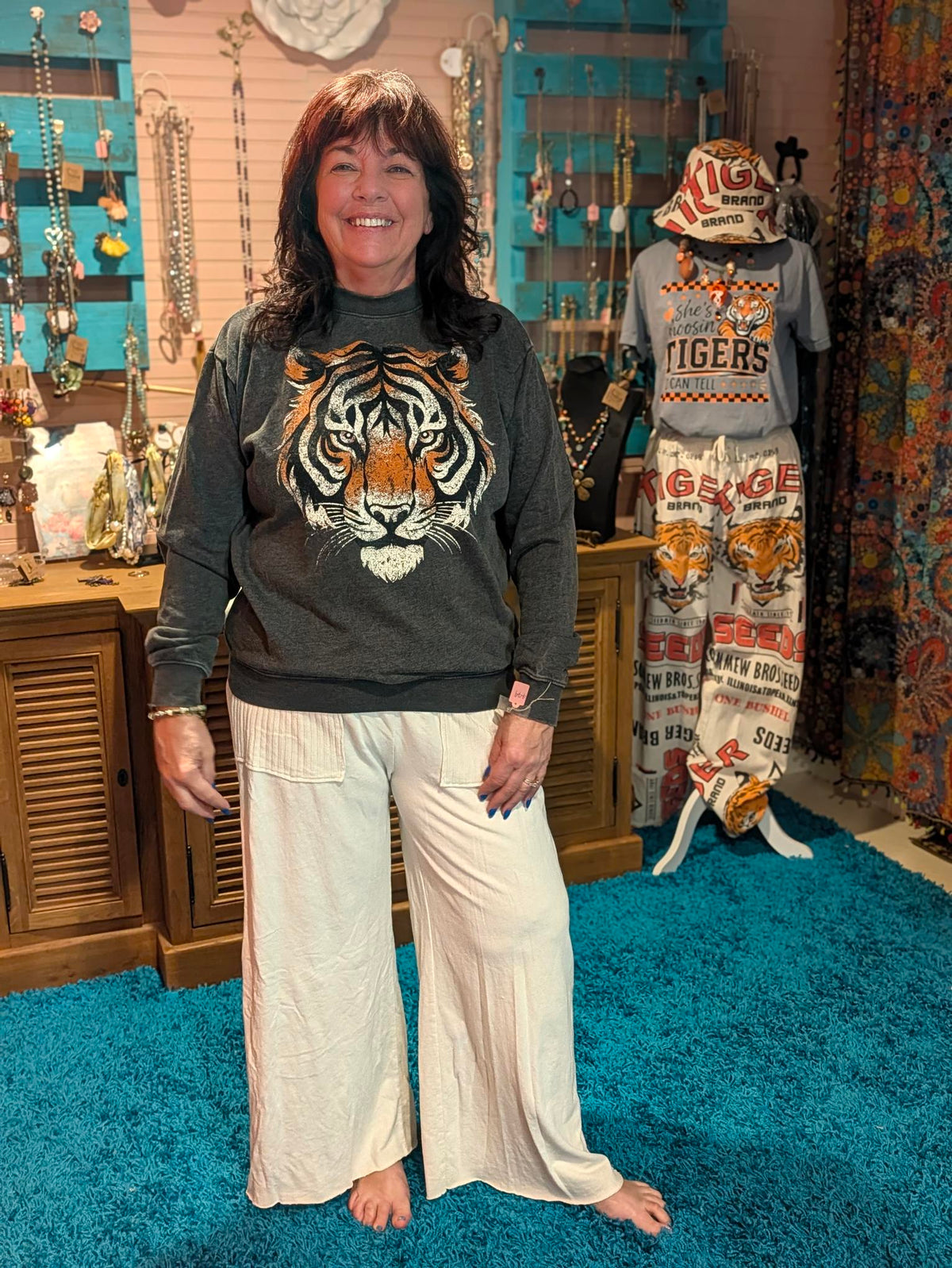 TIGER BIG FACE GRAPHIC SWEATSHIRTS