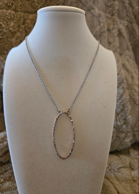 “Shine Oval” Crystal Pendant Necklace