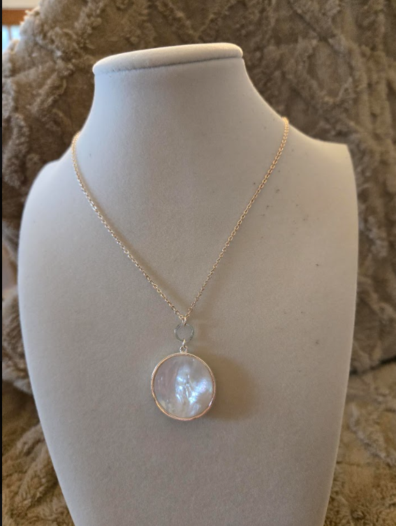 “Radiant Shell” Gold Mother‑of‑Pearl Pendant Necklace