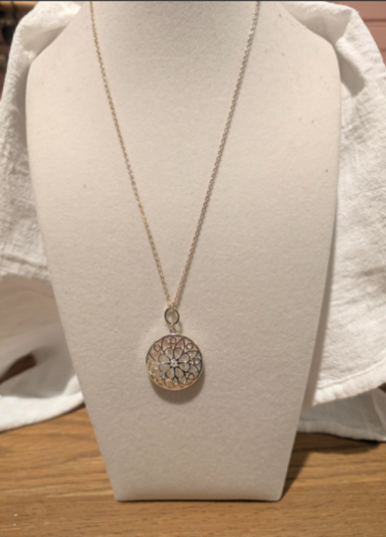 “Radiant Shell” Gold Mother‑of‑Pearl Pendant Necklace