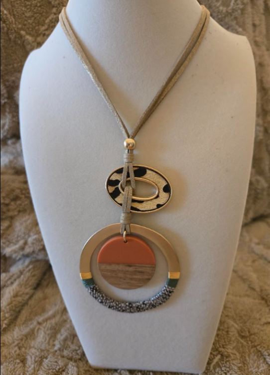 “Savanna Layers” Mixed‑Media Pendant Necklace