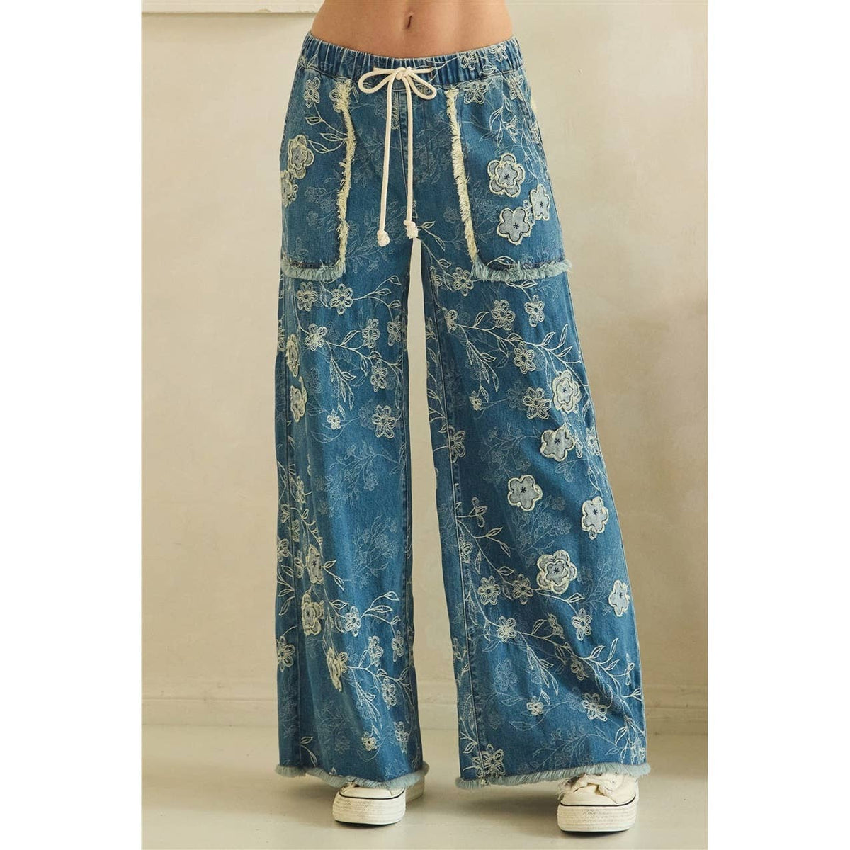 Oli&Hali - FLORAL PATCH EMBROIDERED DENIM PANTS