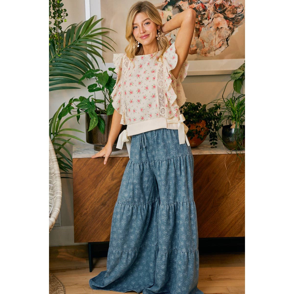 FLORAL TIERED FLARE DENIM PANTS: DENIM