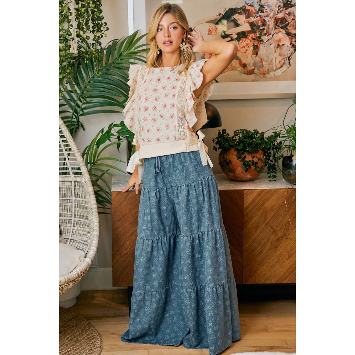 FLORAL TIERED FLARE DENIM PANTS: DENIM
